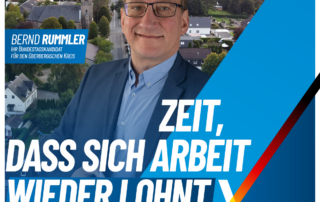 Bild unseres AfD Direktkandidaten Bernd Rummler in Oberberg, im Hintergrund sieht man das Dorf Wipperfürth Kreuzberg. Vorne der Schriftzug "Zeit, dass sich Arbeit wieder lohnt."